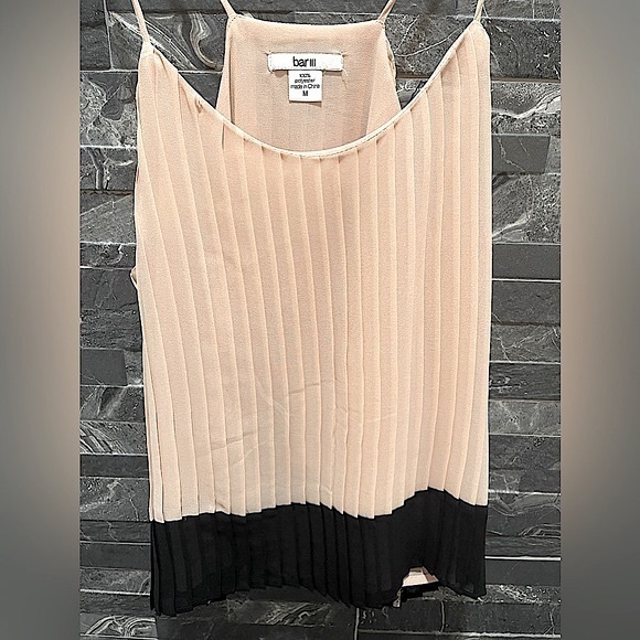 Pleated Cropped Tank Top - Picture 1 of 4